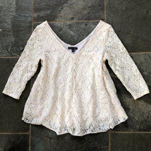 American Eagle Ivory Lace V Neck 3/4 Sleeve Top